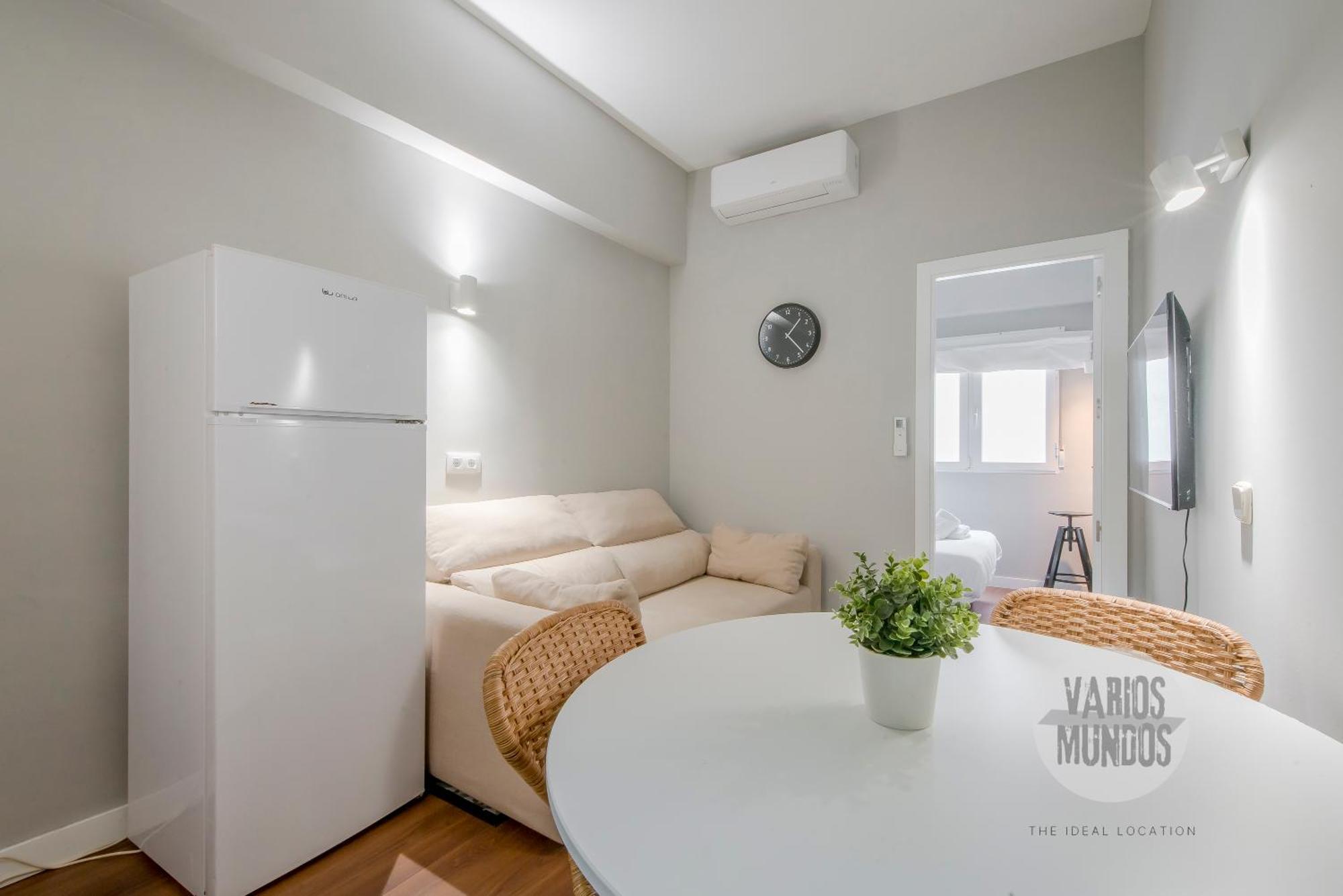 Pequeno Rincon Para 3, En Plaza De Chueca Madrid Ngoại thất bức ảnh