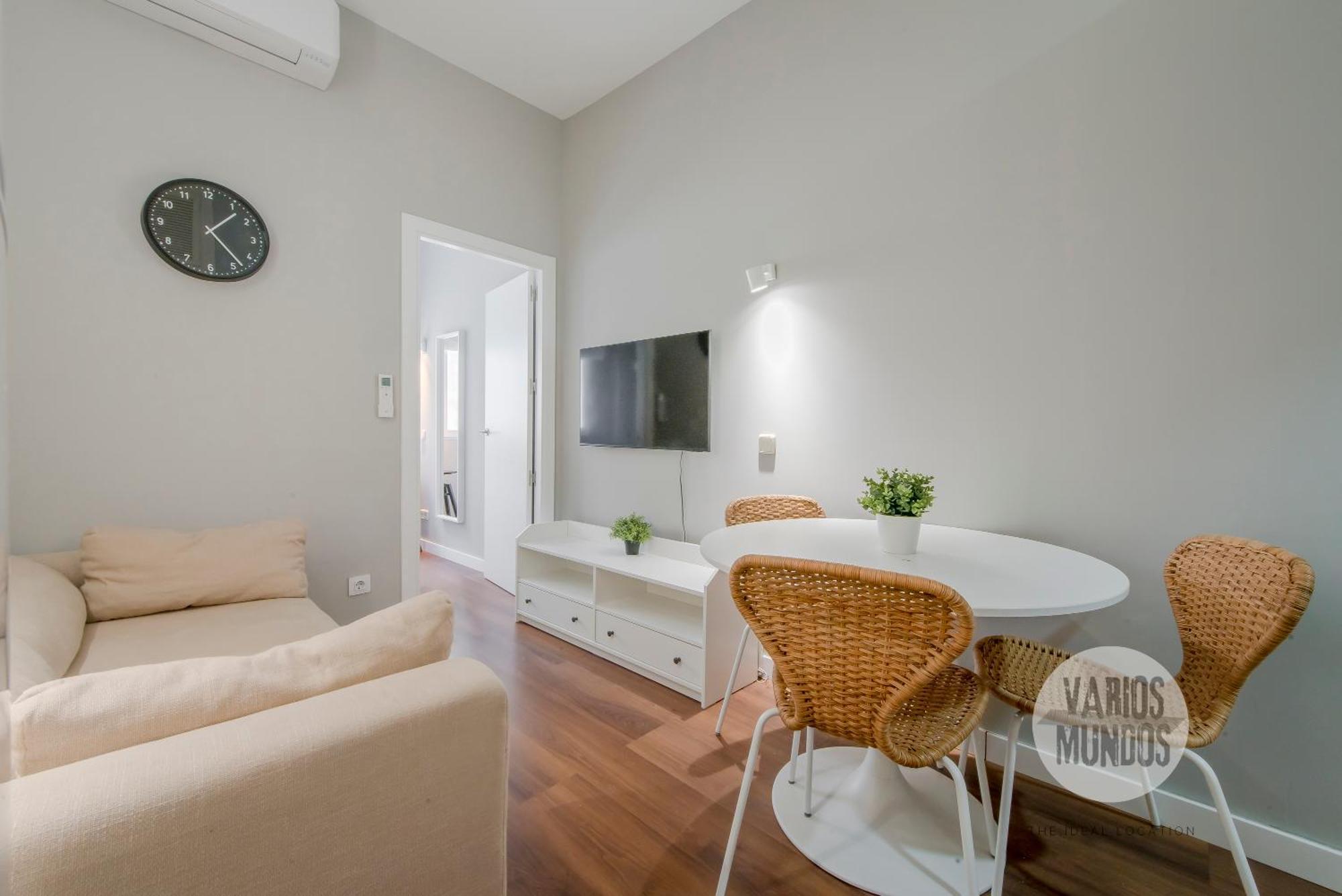Pequeno Rincon Para 3, En Plaza De Chueca Madrid Ngoại thất bức ảnh
