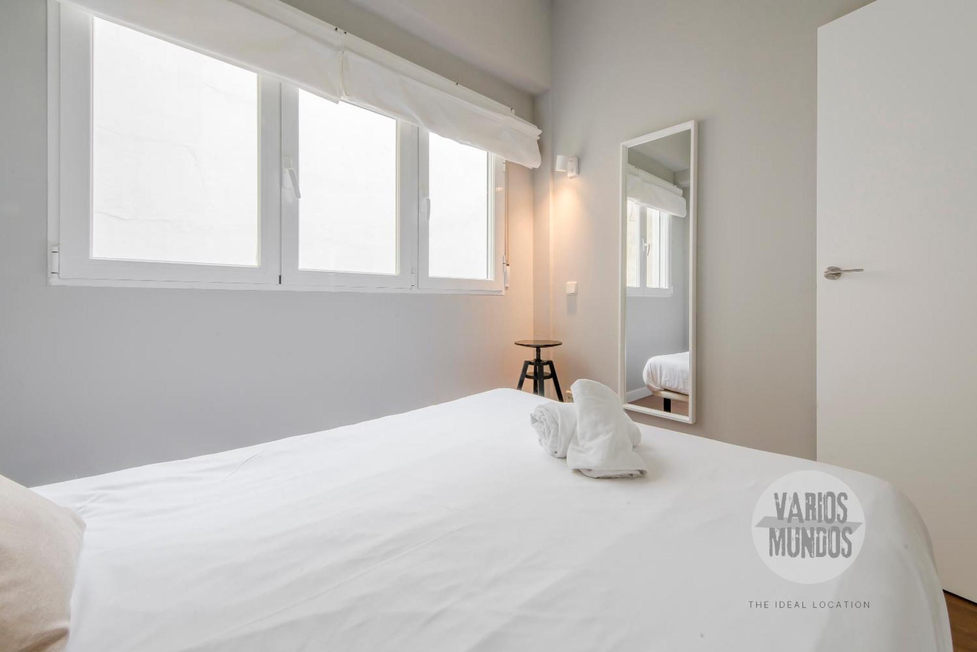 Pequeno Rincon Para 3, En Plaza De Chueca Madrid Ngoại thất bức ảnh