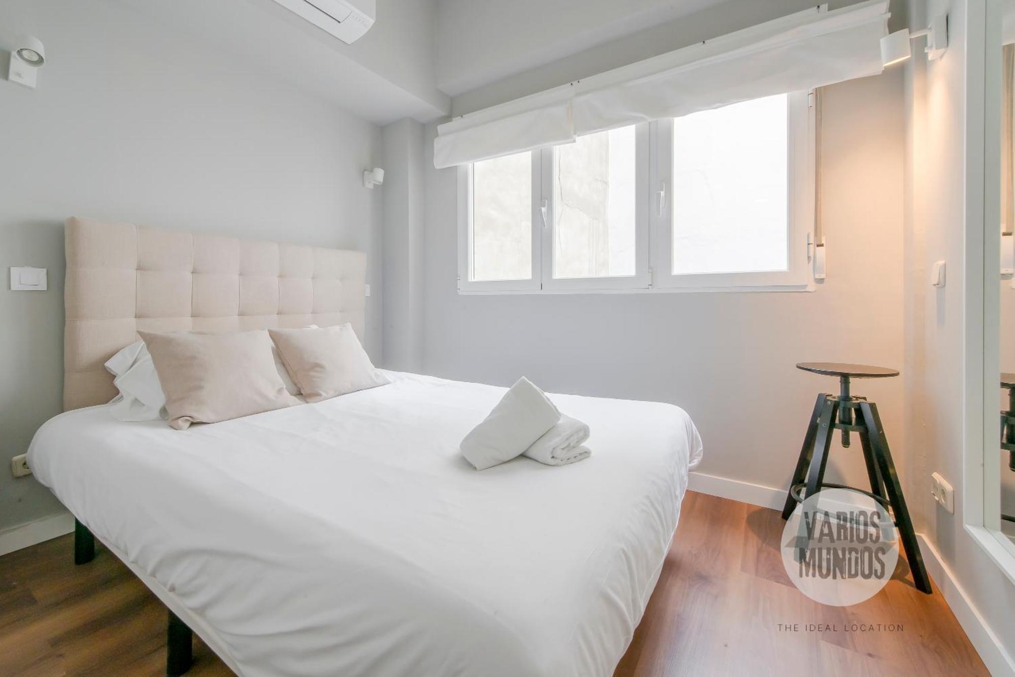 Pequeno Rincon Para 3, En Plaza De Chueca Madrid Ngoại thất bức ảnh